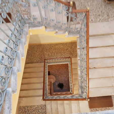 Appartement Residenza Emilia à Venise Extérieur photo