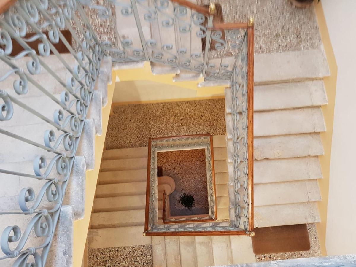 Appartement Residenza Emilia à Venise Extérieur photo
